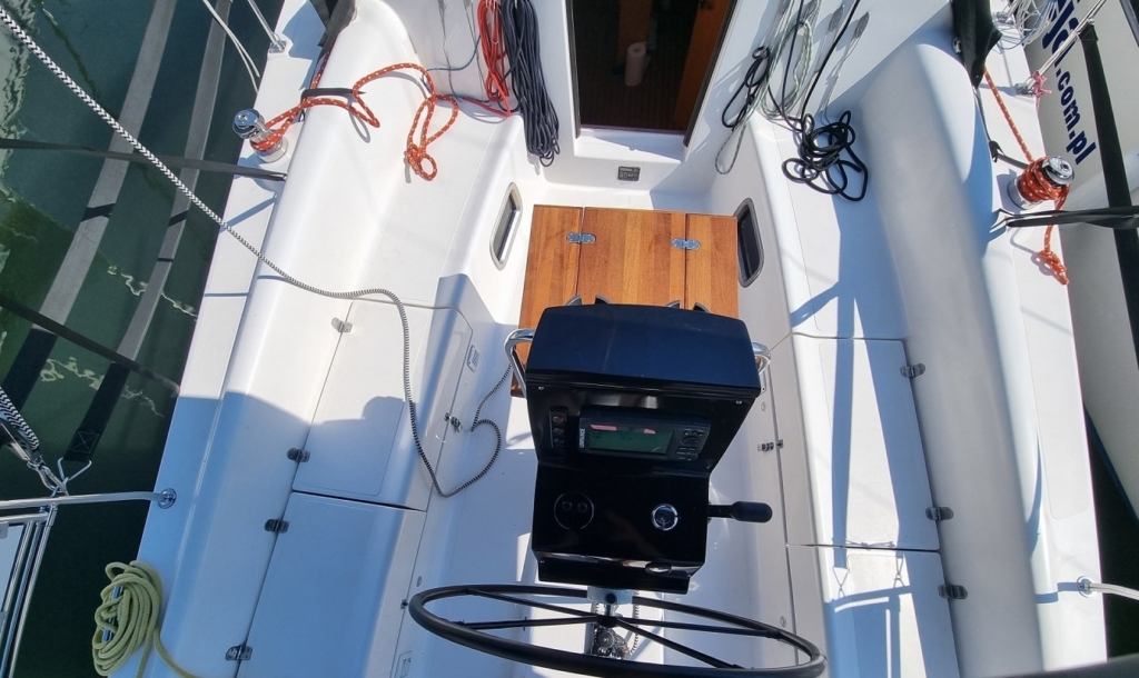 maxus 33.1 rs breakthru kokpit jachtu