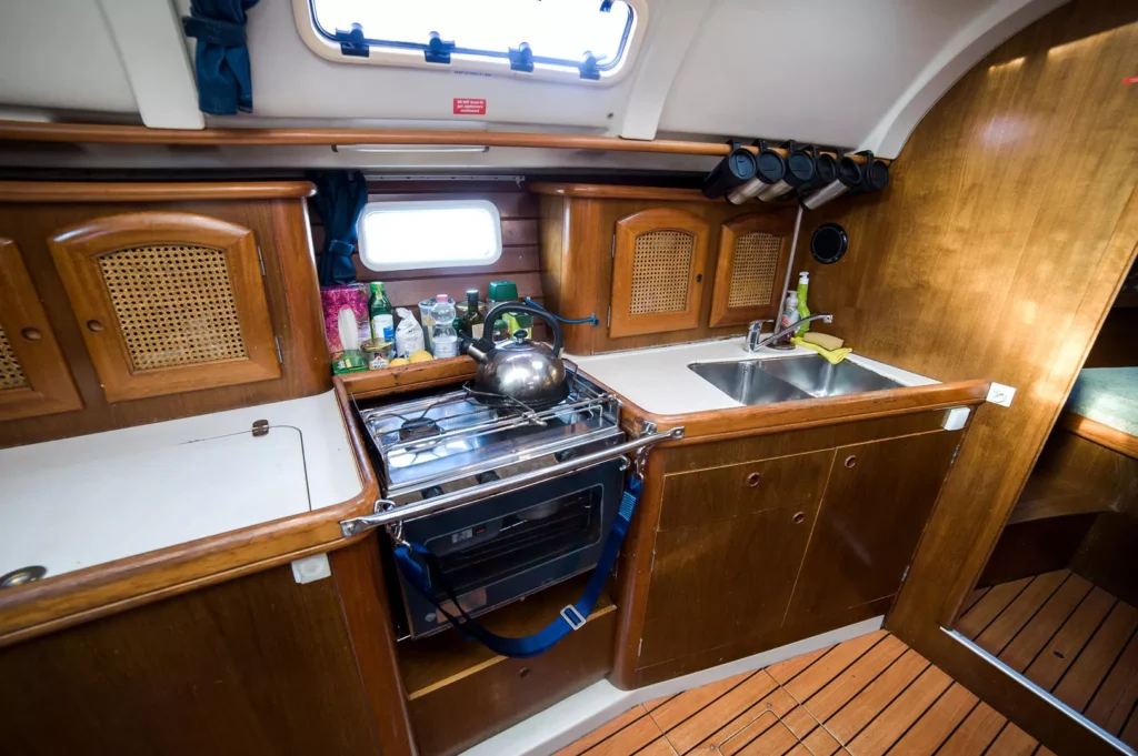 falando beneteau oceanis 381 kambuz