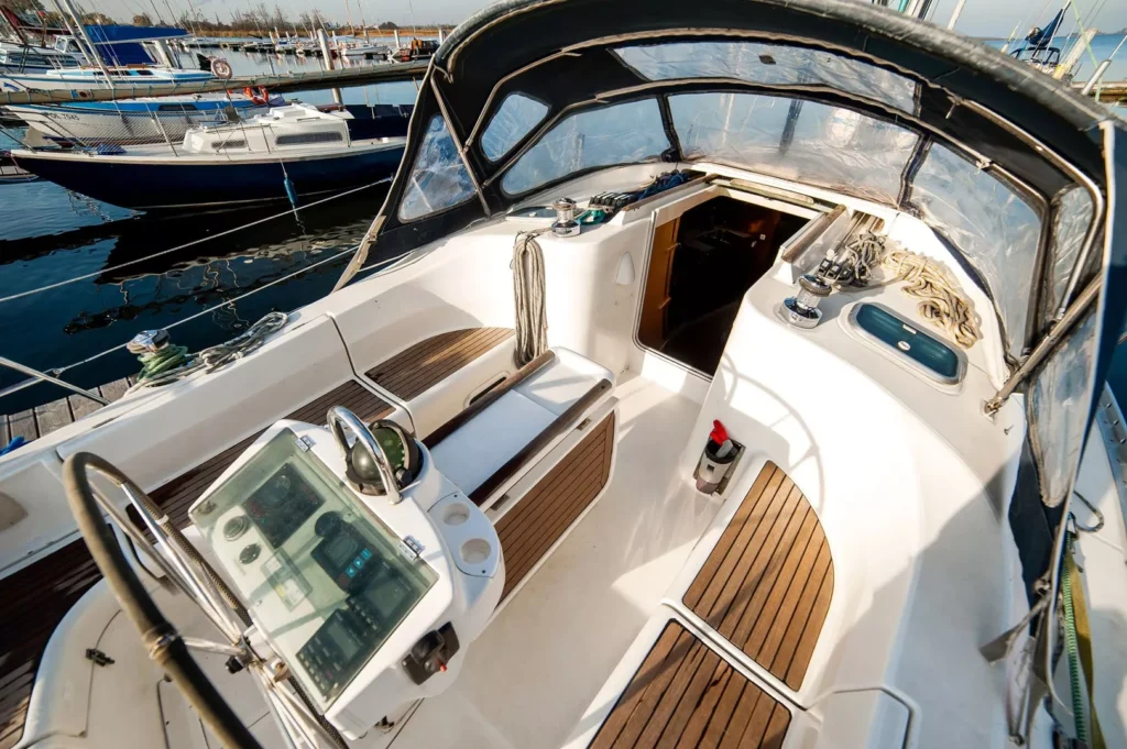 falando beneteau oceanis 381 kokpit