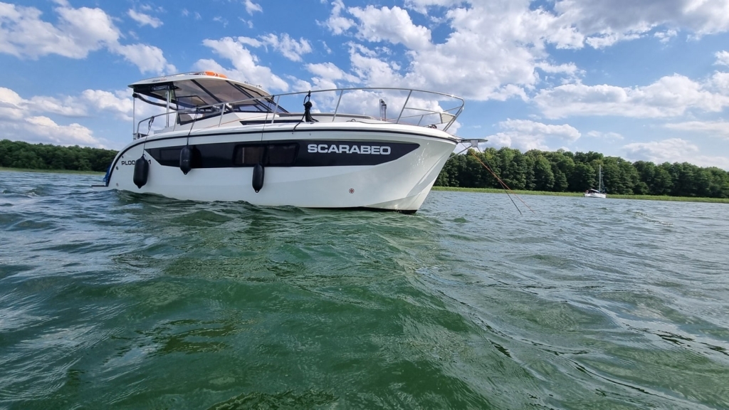 scarabeo futura 900 jacht motorowy kotwica