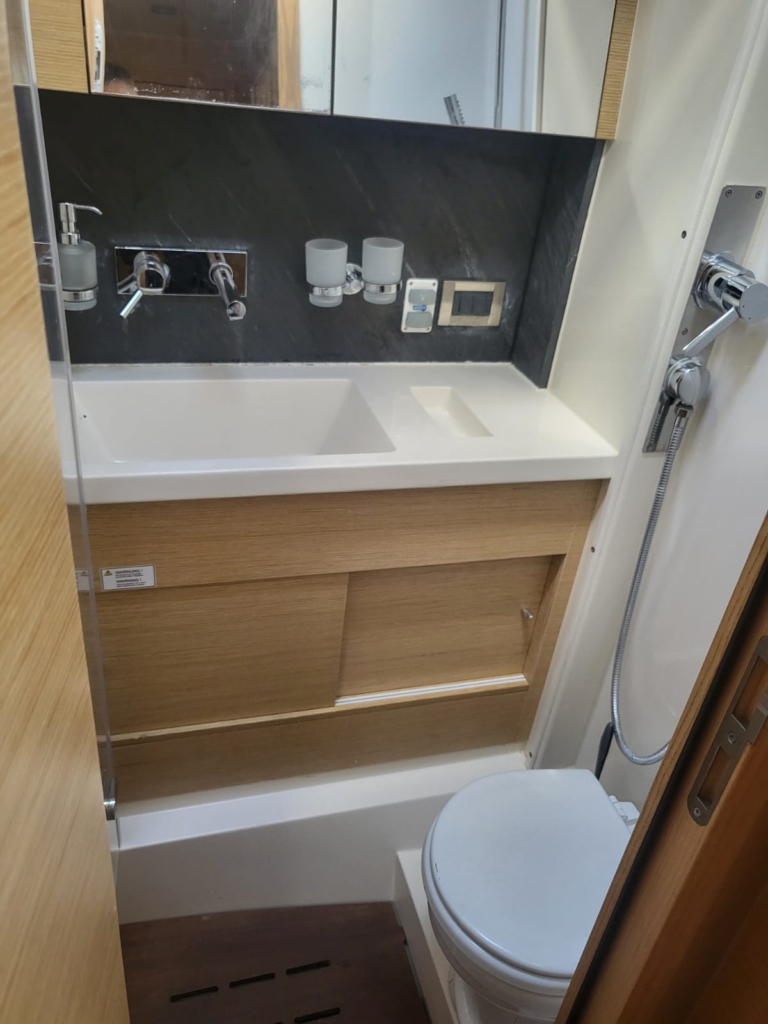 kabina wc jacht kamini hanse 548