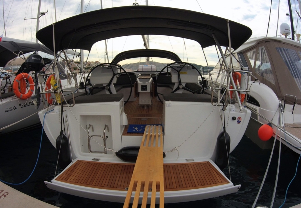 kamini my portofino rufa jachtu hanse 455