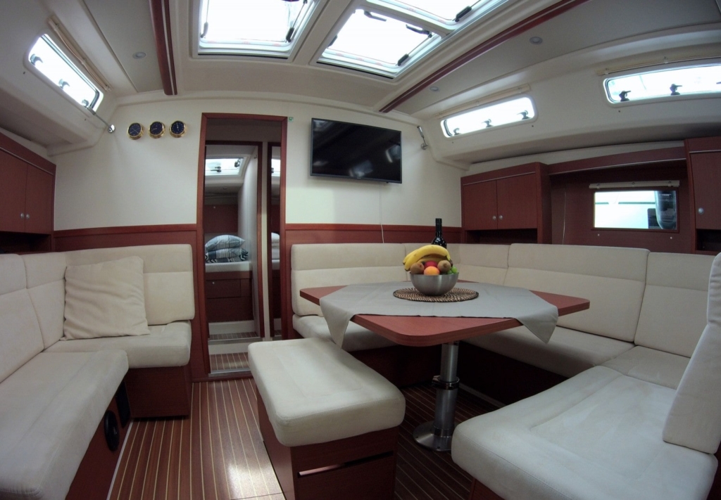 kamini my portofino wnetrze jachtu hanse 455